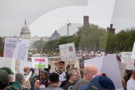 More than 100,000 attend anti-Trump protest in Washington, DC