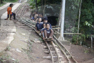 Traditional Lori-lorian Game