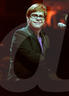 Elton John plays San Jose, 1998