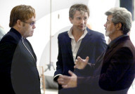 Elton John at AIDS benefit, San Francisco 2002