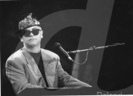 Elton John plays Mountain View, 1989