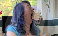 Woman with widest mouth gape