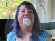 Woman with widest mouth gape