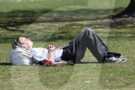 Warm weather continues in the UK