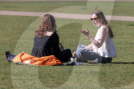 Londoners Enkoy Hottest Day of the Year