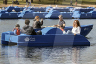 Londoners Enkoy Hottest Day of the Year