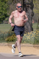 Londoners Enkoy Hottest Day of the Year