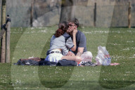 Londoners Enkoy Hottest Day of the Year