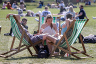 Londoners Enkoy Hottest Day of the Year