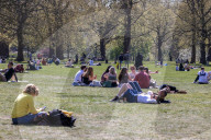 Londoners Enkoy Hottest Day of the Year