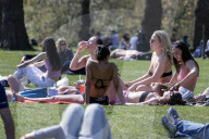 Londoners Enkoy Hottest Day of the Year