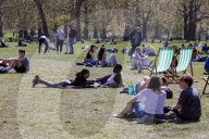 Londoners Enkoy Hottest Day of the Year