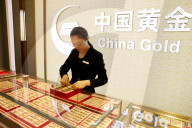 International Gold Futures Prices Rise
