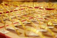 International Gold Futures Prices Rise
