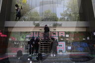 Dissident Collectives In Mexico City Carry Out Direct Action Outside The Colombian Embassy To Demand Justice For The Transfemicide Of Sara Millerey