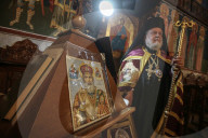 Palestinian Christians attend a Palm Sunday mass at the Greek Orthodox Saint Porphyrius Church, in Gaza CityGaza Christians observe Palm Sunday