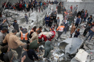 Gaza defense teams rescue victims of Israeli bombing