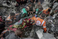 Gaza defense teams rescue victims of Israeli bombing