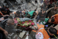 Gaza defense teams rescue victims of Israeli bombing