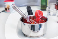 Aus Forschung und Wissenschaft: Italienische und Schweizer Wissenschaftler und Köche kreieren eine durch den EU RoboFood Finanzfond geförderte vollständig essbare KI Hochzeitstorte