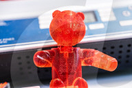 Aus Forschung und Wissenschaft: Italienische und Schweizer Wissenschaftler und Köche kreieren eine durch den EU RoboFood Finanzfond geförderte vollständig essbare KI Hochzeitstorte