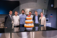 Aus Forschung und Wissenschaft: Italienische und Schweizer Wissenschaftler und Köche kreieren eine durch den EU RoboFood Finanzfond geförderte vollständig essbare KI Hochzeitstorte