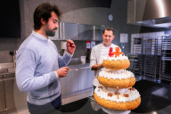 Aus Forschung und Wissenschaft: Italienische und Schweizer Wissenschaftler und Köche kreieren eine durch den EU RoboFood Finanzfond geförderte vollständig essbare KI Hochzeitstorte