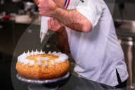 Aus Forschung und Wissenschaft: Italienische und Schweizer Wissenschaftler und Köche kreieren eine durch den EU RoboFood Finanzfond geförderte vollständig essbare KI Hochzeitstorte