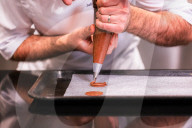 Aus Forschung und Wissenschaft: Italienische und Schweizer Wissenschaftler und Köche kreieren eine durch den EU RoboFood Finanzfond geförderte vollständig essbare KI Hochzeitstorte