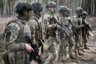 18 to 24 year old volunteers train in Ukrainian army