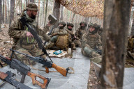 18 to 24 year old volunteers train in Ukrainian army
