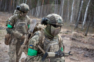 18 to 24 year old volunteers train in Ukrainian army