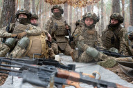 18 to 24 year old volunteers train in Ukrainian army