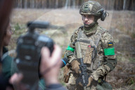 18 to 24 year old volunteers train in Ukrainian army