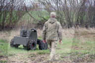 Ukraine Army trains operators of ground robotic systems