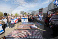 Borehamwood weekly vigil to remember Israeli hostages still in captivity and those murdered on 7th October 2023. Borehamwood, Hertfordshire, Great Britain 
18th April 2025