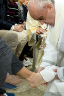 Pope Francis washes the feet of prisoners