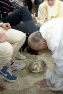 Pope Francis washes the feet of prisoners