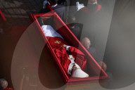 NEWS - Tod von Papst Franziskus : Überführung des Sarges in den Petersdom