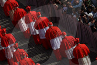 NEWS - Tod von Papst Franziskus : Überführung des Sarges in den Petersdom