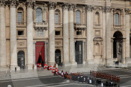NEWS - Tod von Papst Franziskus : Überführung des Sarges in den Petersdom