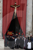 NEWS - Tod von Papst Franziskus : Überführung des Sarges in den Petersdom