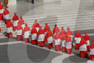 NEWS - Tod von Papst Franziskus : Überführung des Sarges in den Petersdom