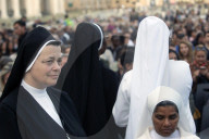 Vatican: Rosary in Suffrage to Pope
