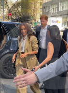  Prinz Harry und Meghan Markle sind lächelnd in New York City unterwegs 