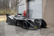 Inklusive funktionsfähigem Flammenwerfer: Mecum Auctions, Inc. in Walworth, Wisconsin versteigert eine Batmobile Replik aus dem 1989er Film von Tim Burton