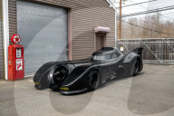 Inklusive funktionsfähigem Flammenwerfer: Mecum Auctions, Inc. in Walworth, Wisconsin versteigert eine Batmobile Replik aus dem 1989er Film von Tim Burton