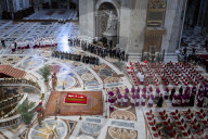 NEWS - Papst Franziskus gestorben: Petersplatz -  Überführung des Leichnams von Papst Franziskus in die Basilika