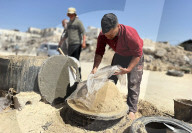 Gazans manufacture clay ovens for cooking