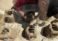 Gazans manufacture clay ovens for cooking
